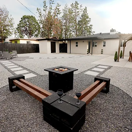 Centrally Located! Remodeled! Huge Backyard! The White House